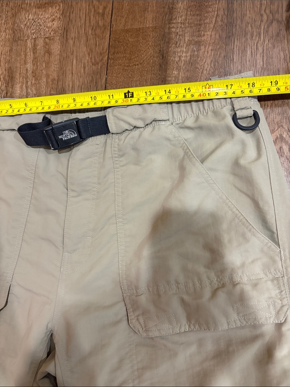 Men's North Face hiking pants tan. Convertible. Large short 29” inseam - Picture 5 of 13